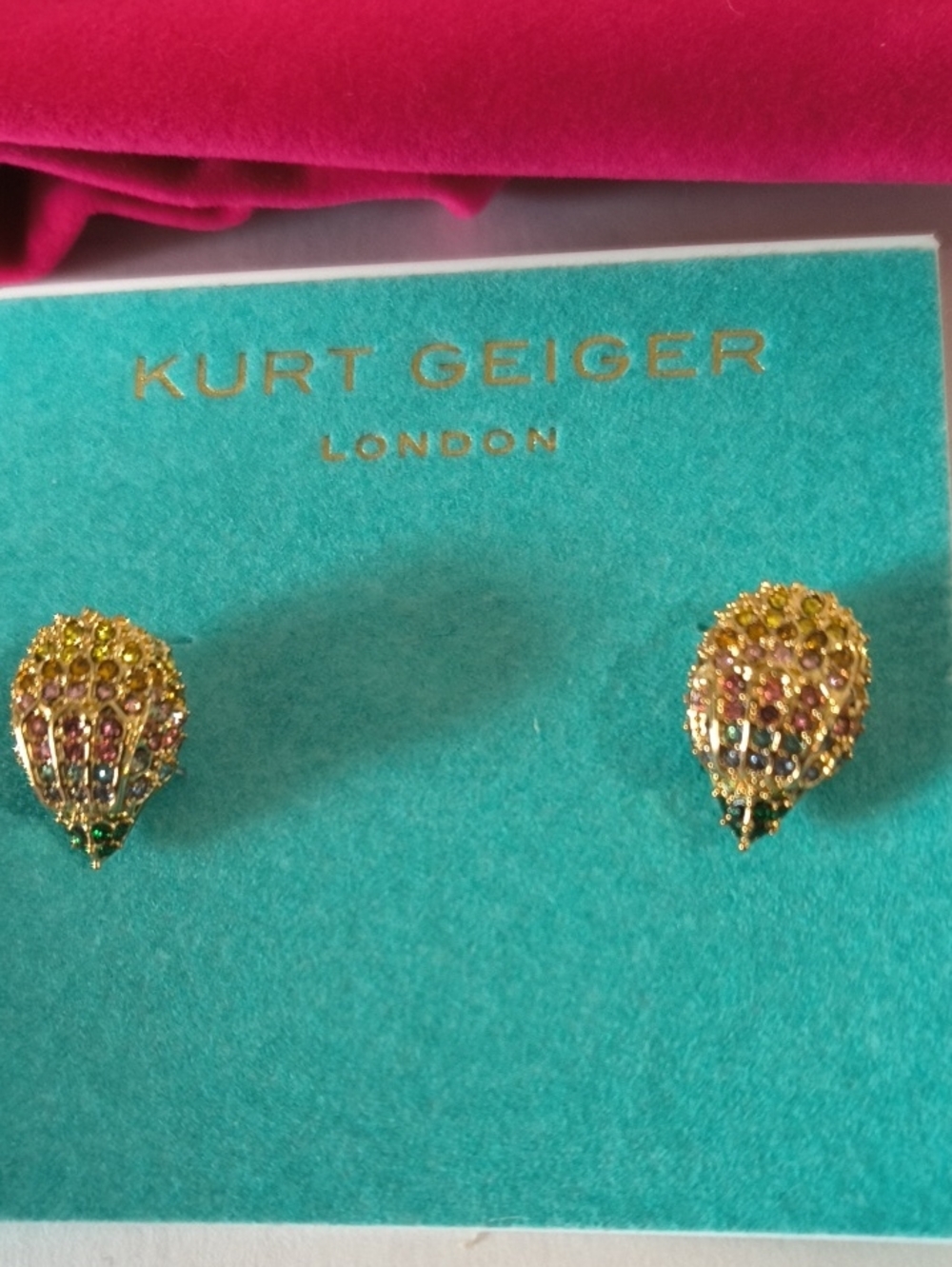 Kurt Geiger Gold Eagle HeadNecklace and Stud Earrings with Pink and Teal Pouches - Picture 7 of 9